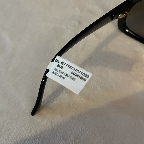 Authentic Brand new Gucci sunglasses with case - Picture 6 of 6